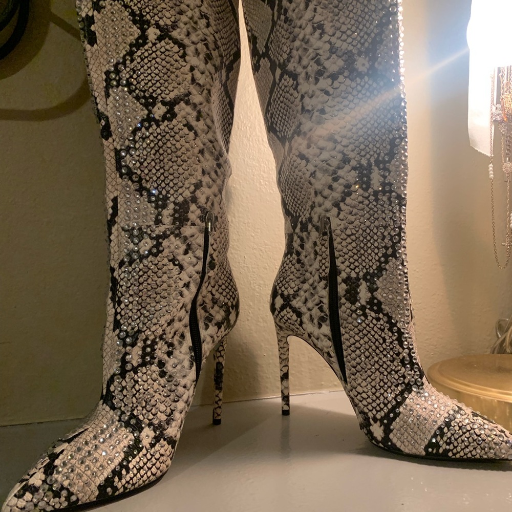 I-Lo Afern2 Diamond Rhinestone Snake Boot - Picture 5 of 11